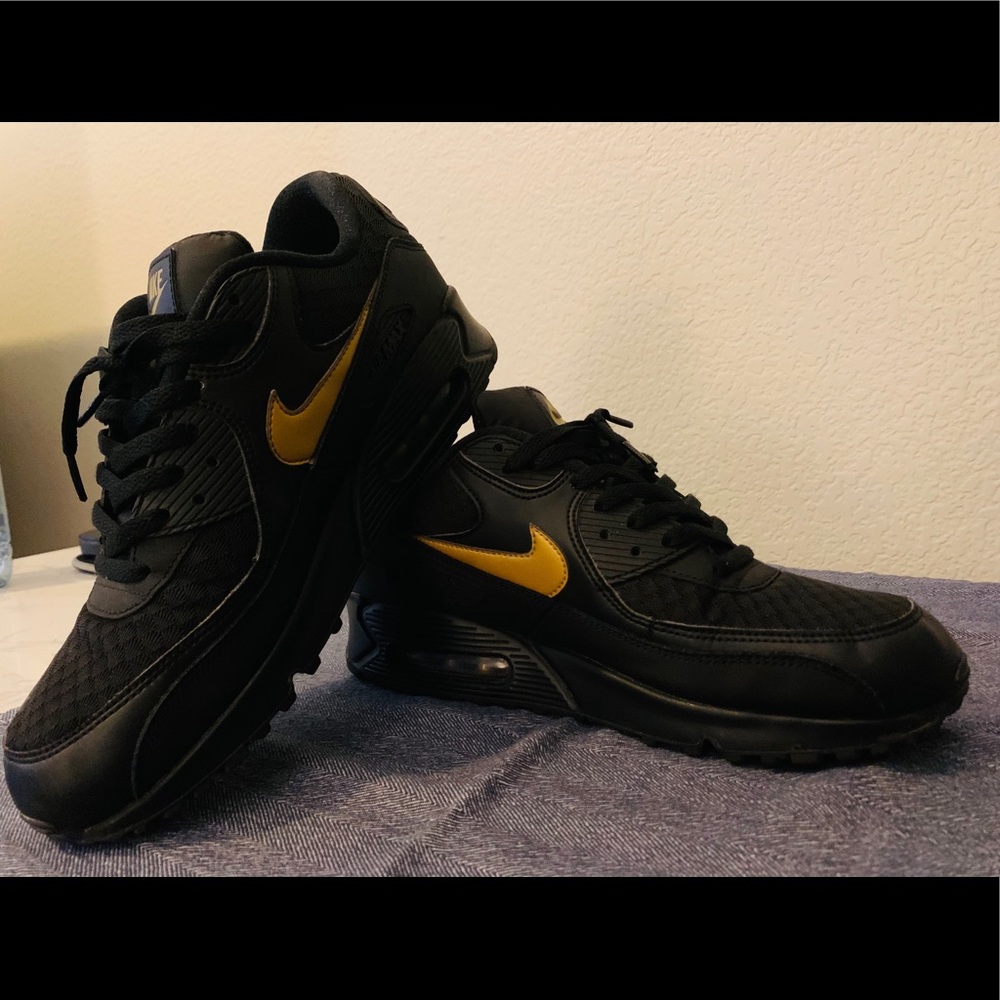 Men’s NIKE AIRMax 10.5